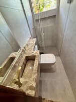 Quarto triplo clássico | Banheiro | Toalhas de banho 