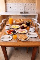 Desayuno a la carta todos los días (con cargo)