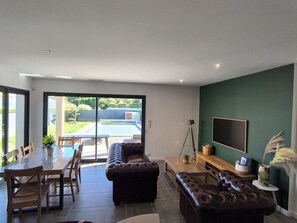 Smart TV, books - Modern villa of 110 m2 fully air-conditioned with private pool (Vaison-la-Romaine)