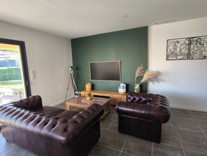 Smart TV, books - Modern villa of 110 m2 fully air-conditioned with private pool (Vaison-la-Romaine)