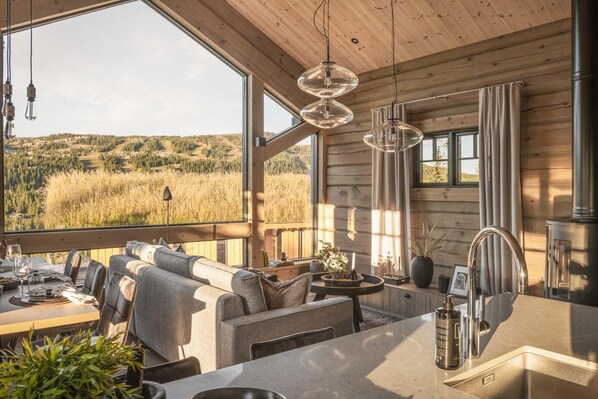 Dining - Skjønnhet Cottage – Luxury Chalet next to ski slopes (Ringebu)