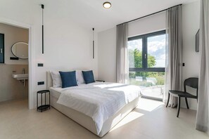 4 habitaciones, escritorio, tabla de planchar con plancha y wifi gratis 
