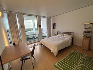 1 bedroom, WiFi, bed sheets - Sun-filled 1-bedroom apartment, huge terrace in the heart of Coral Gables (Coral Gables)