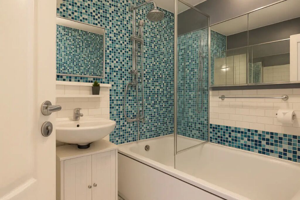 ヘアドライヤー、タオル、石鹸、シャンプー