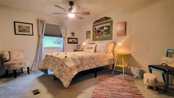4 bedrooms, iron/ironing board, free WiFi, bed sheets
