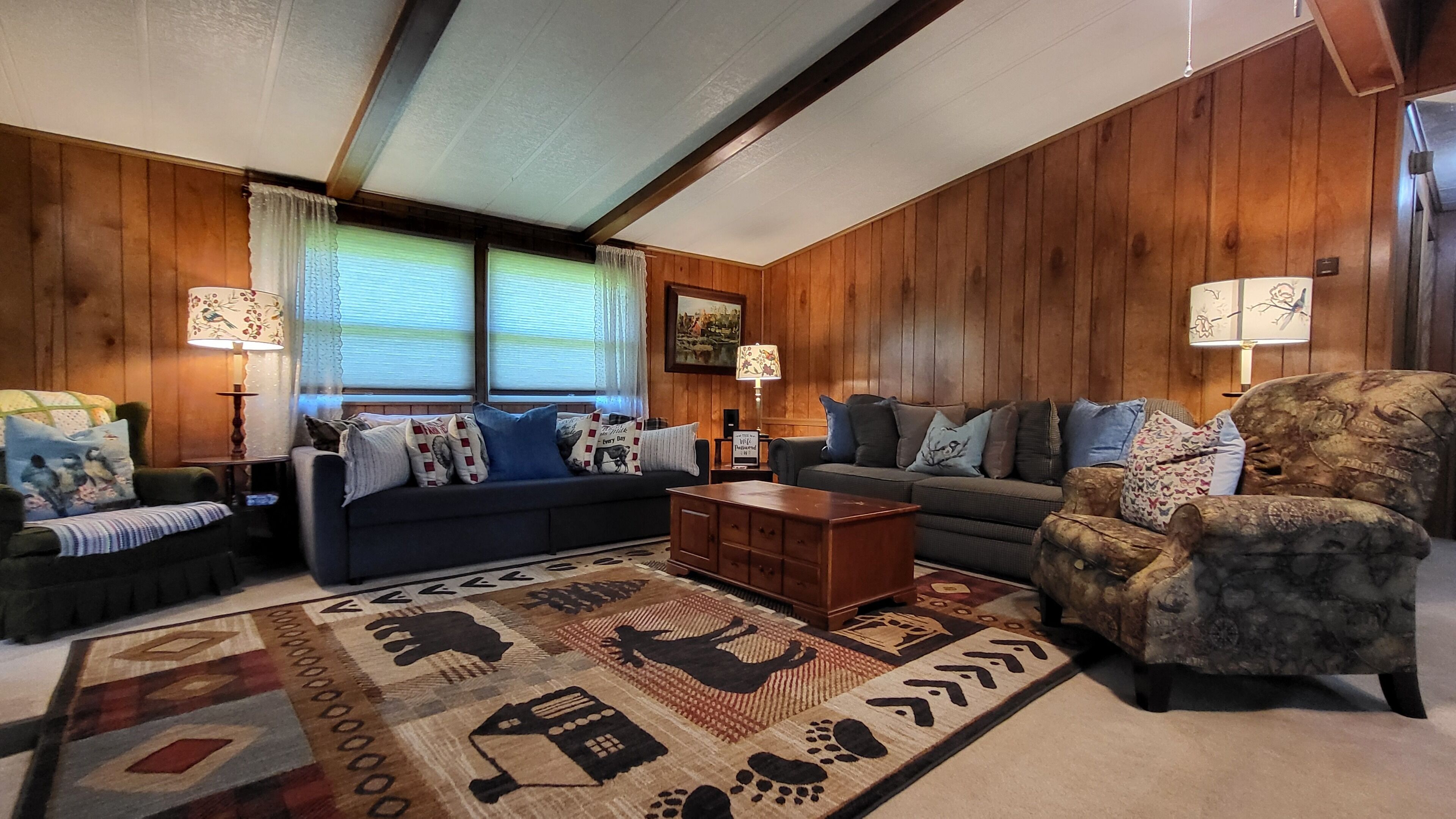 Een smart-tv en boeken