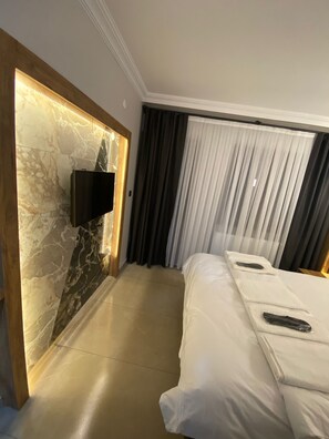 Suíte estúdio luxo, 1 cama de casal, sacada | Wi-Fi de cortesia