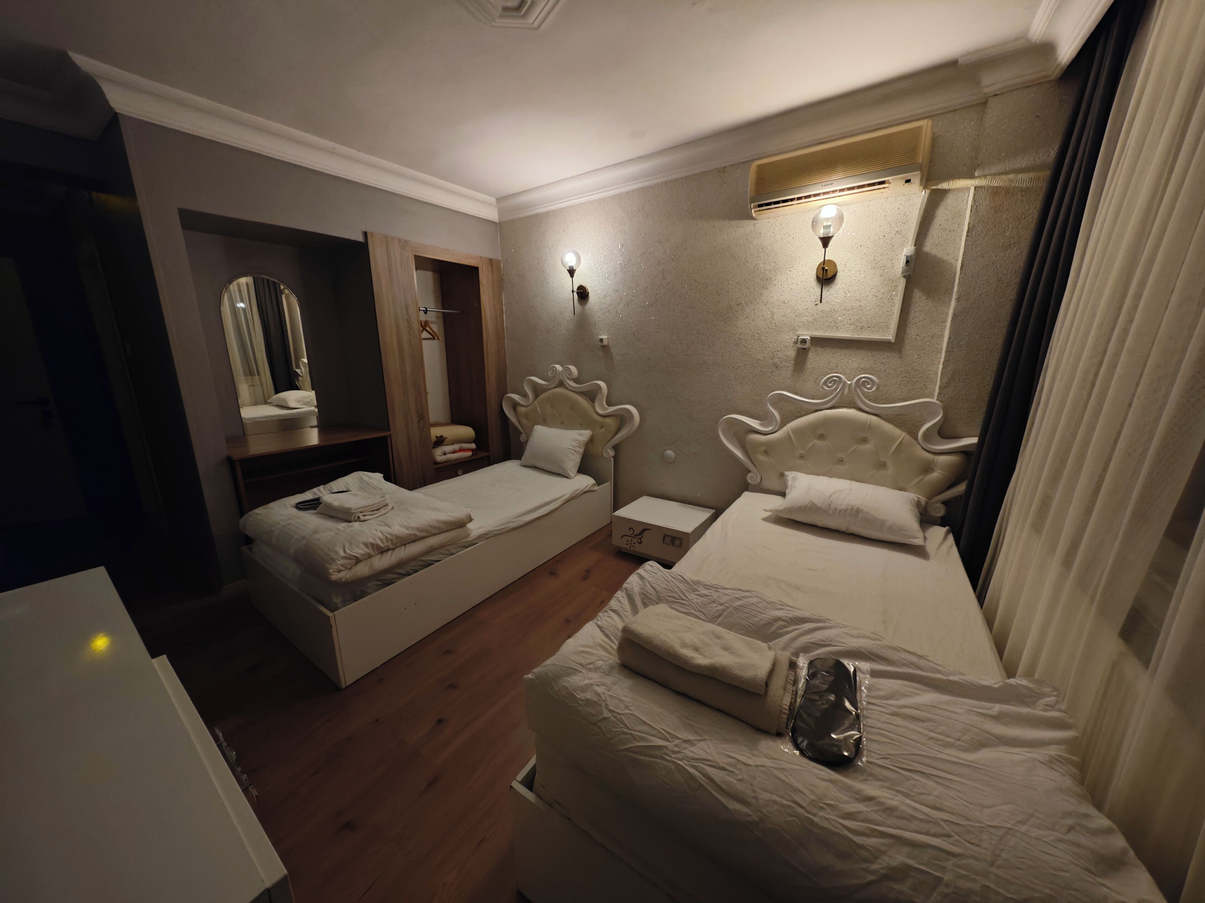 经典双床房, 阳台, 城市景观 | 免费 WiFi