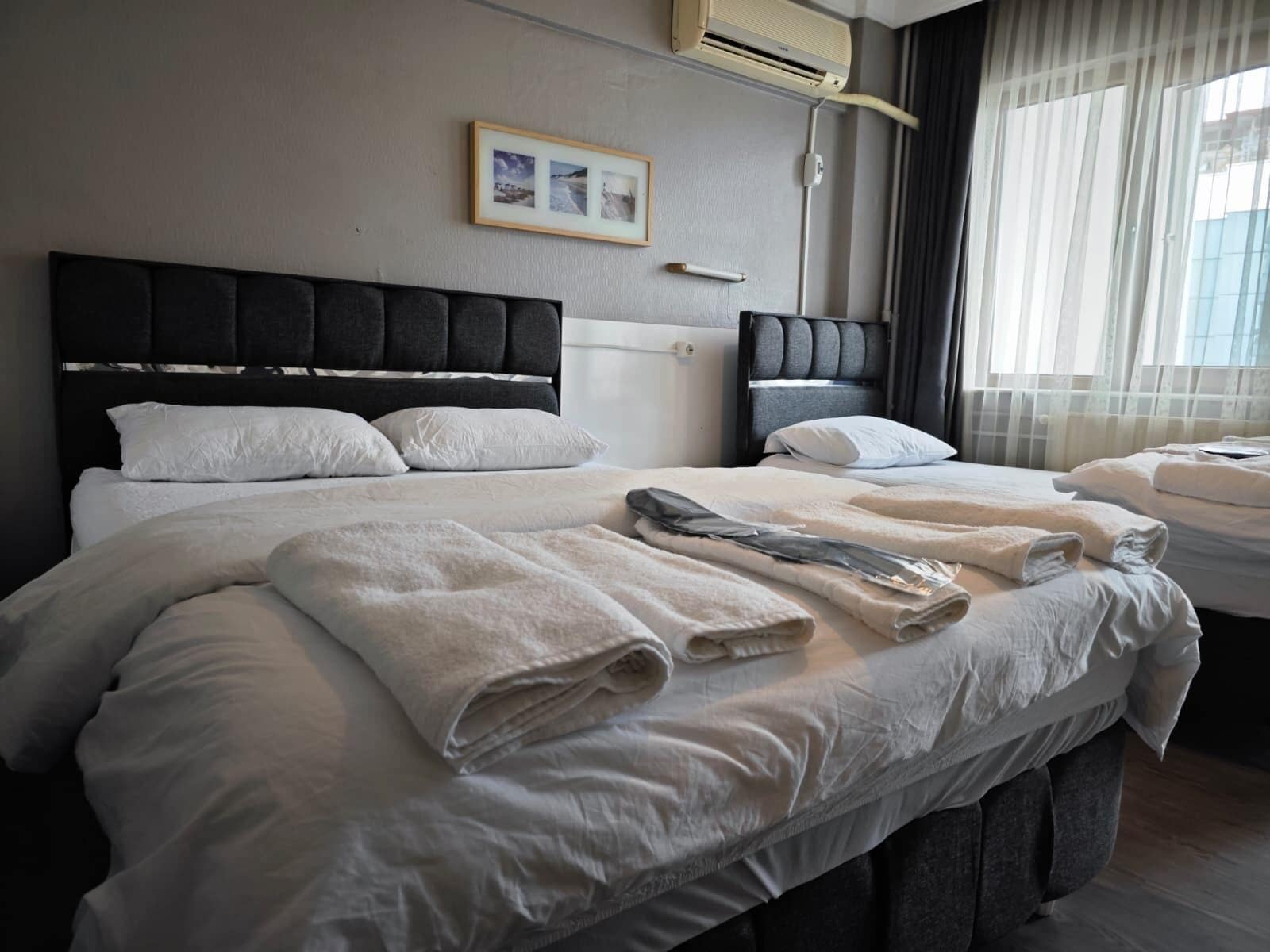 Chambre triple classique, balcon | Accès au Wi-Fi (inclus)