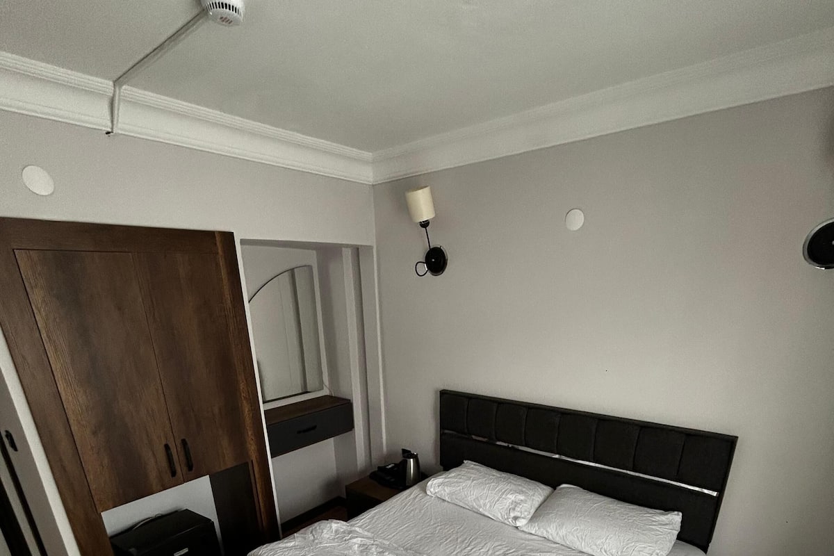 Habitación doble clásica, balcón | Wifi gratis