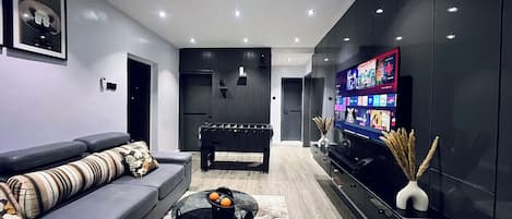 Economy Apartment, Balcony, City View | Living area