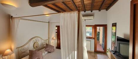 Penthouse, City View