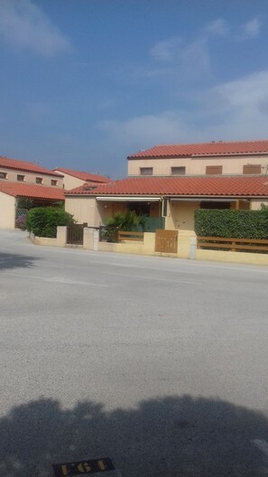 Exterior - House T3 in residence with swimming pool (Le Barcarès)