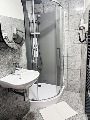 Shower, hair dryer, towels, soap - Apartment D&D • Near Wenceslas Square (Praha 1)