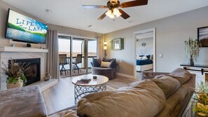 TV - Ledges Condo - Main Channel View, Shaded Deck, 2 Pools, Beach, Boat slip (Osage Beach)