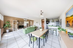 Dining - Spacious apartment for 6 people with lake view (Soiano del Lago)
