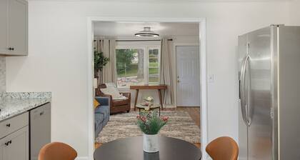 The Retro Haven: A Private 1953 Sanctuary Near NCSU & Lake Johnson