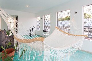 المنطقة المحيطة بالمنشأة