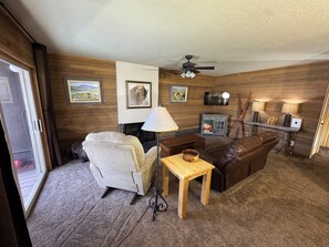 Smart TV, fireplace - Paws and Powder: Short Walk to Lift and Pet Friendly (Brian Head)
