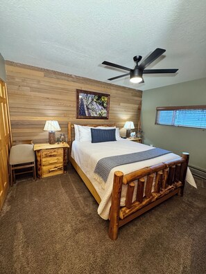 2 bedrooms, free WiFi, bed sheets - Paws and Powder: Short Walk to Lift and Pet Friendly (Brian Head)
