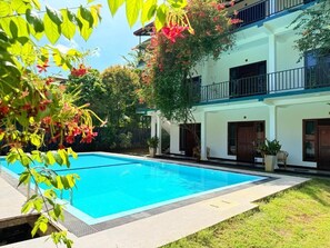 المنشأة من الخارج