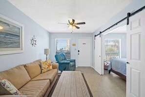 1 bedroom, free WiFi, bed sheets - Fun-N-Sun!  NEW Owner! (Gulf Shores)