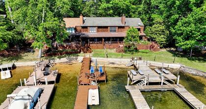 Lakefront Stillwaters Villa w/Deck & Private Dock