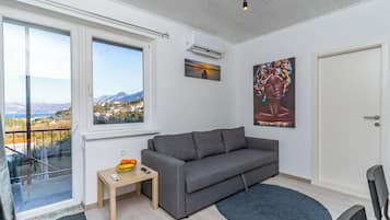 Family Apartment, Balcony, Sea View | Living area