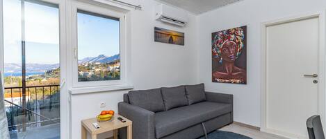 Family Apartment, Balcony, Sea View | Living area