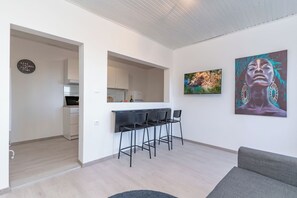 Familie appartement, balkon, uitzicht op zee | Woonruimte