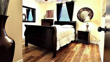 2 bedrooms, desk, iron/ironing board, travel crib