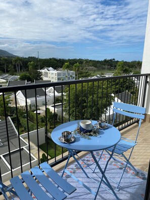 Outdoor dining - Golden View Apartment ✨ (Puerto Plata)