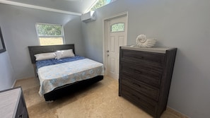 2 habitaciones, tabla de planchar con plancha y acceso a internet