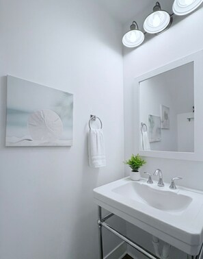 Shower, hair dryer, towels, soap - Steps to the Sand - 3BR Beach Block Bungalow! (Atlantic City)