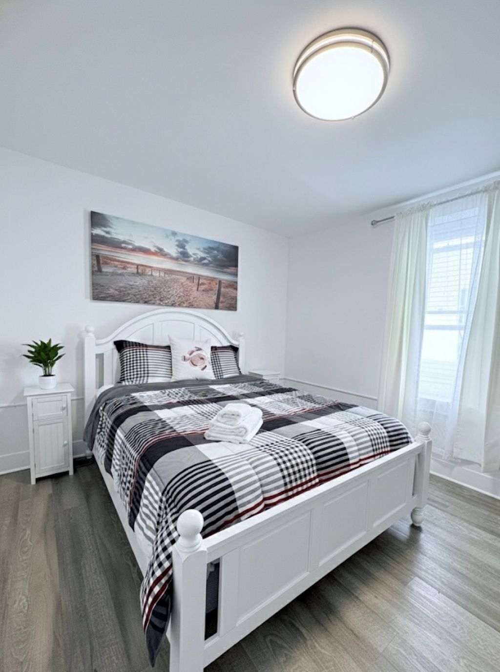 Iron/ironing board, WiFi, bed sheets