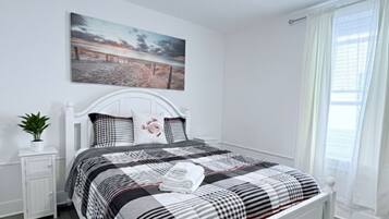 Iron/ironing board, WiFi, bed sheets