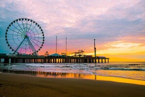 Beach - Steps to the Sand - 3BR Beach Block Bungalow! (Atlantic City)