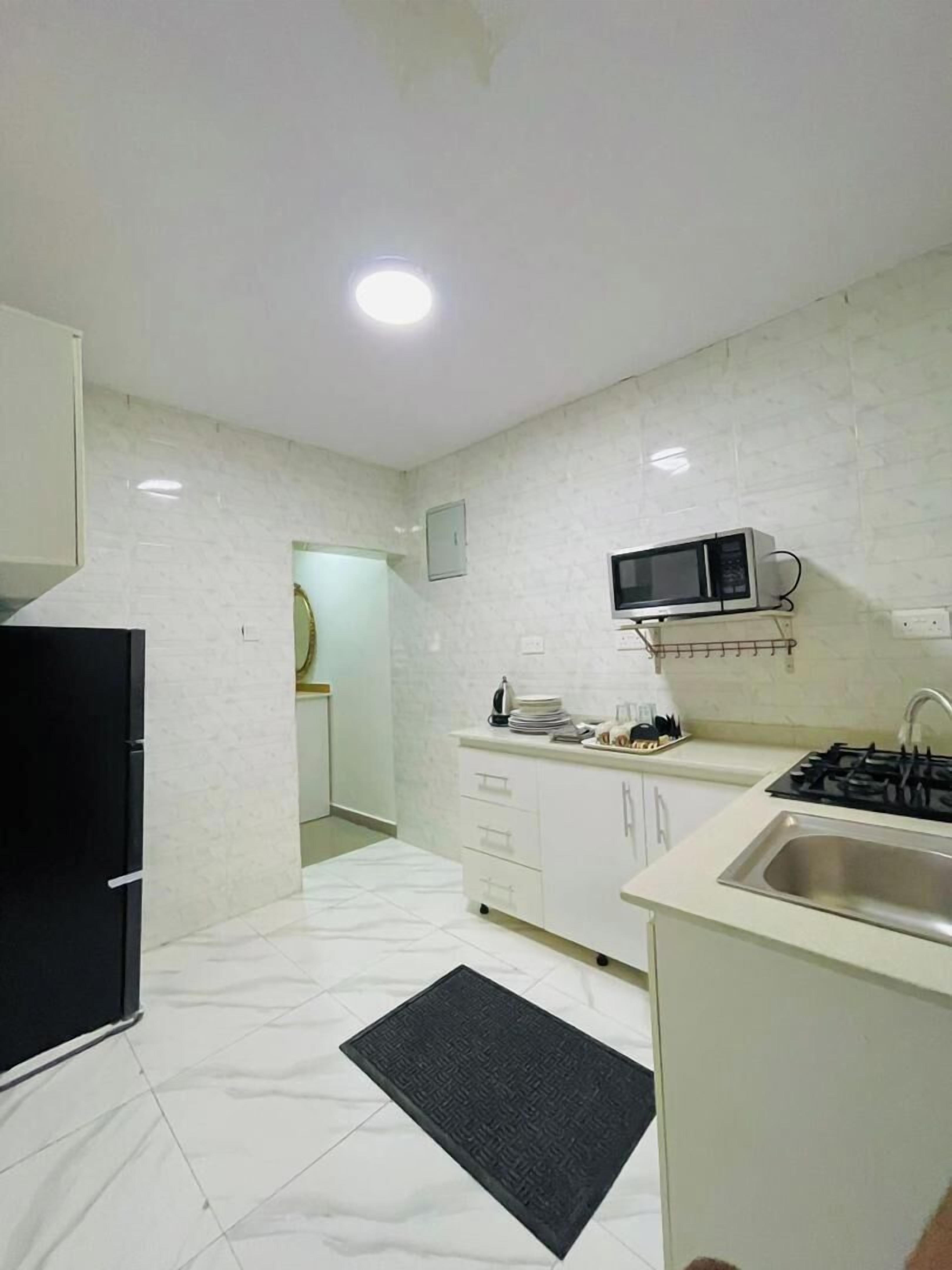 家庭房, 阳台, 城市景观 | 私人厨房 | 冰箱、微波炉、烤箱、炉灶