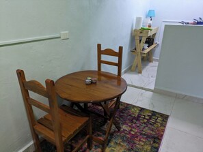 Dining - Private Pool,Hot tub!Snorkel Gear,Bikes, BBQ.Digital Nomad set-up.Many amenities (Cozumel)