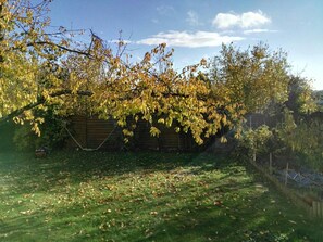 Property grounds - Gite le Grenier, a little nest in a quiet country setting (Les Ageux)