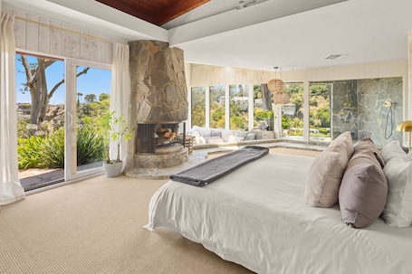 4 bedrooms, desk, free WiFi. Beverly Hills Oasis with Pool and Stunning Views