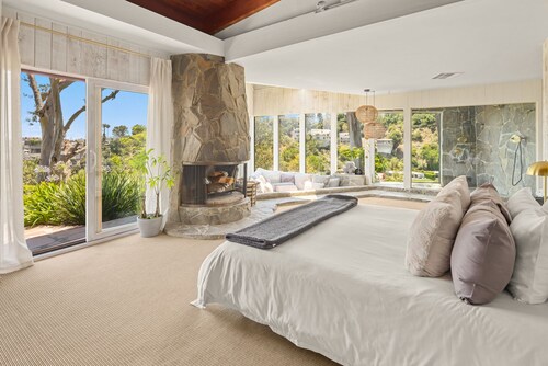 Beverly Hills Oasis with Pool and Stunning Views