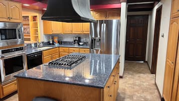 Micro-ondes, four, plaque de cuisson, lave-vaisselle