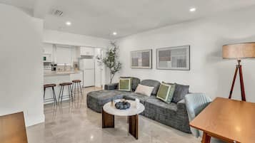 Een televisie en een kantoor