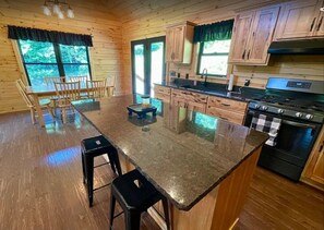 Private kitchen - Warriors Rest - Serene 3-bedroom house in charming Mill Creek (Mill Creek)