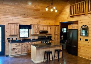 Private kitchen - Warriors Rest - Serene 3-bedroom house in charming Mill Creek (Mill Creek)