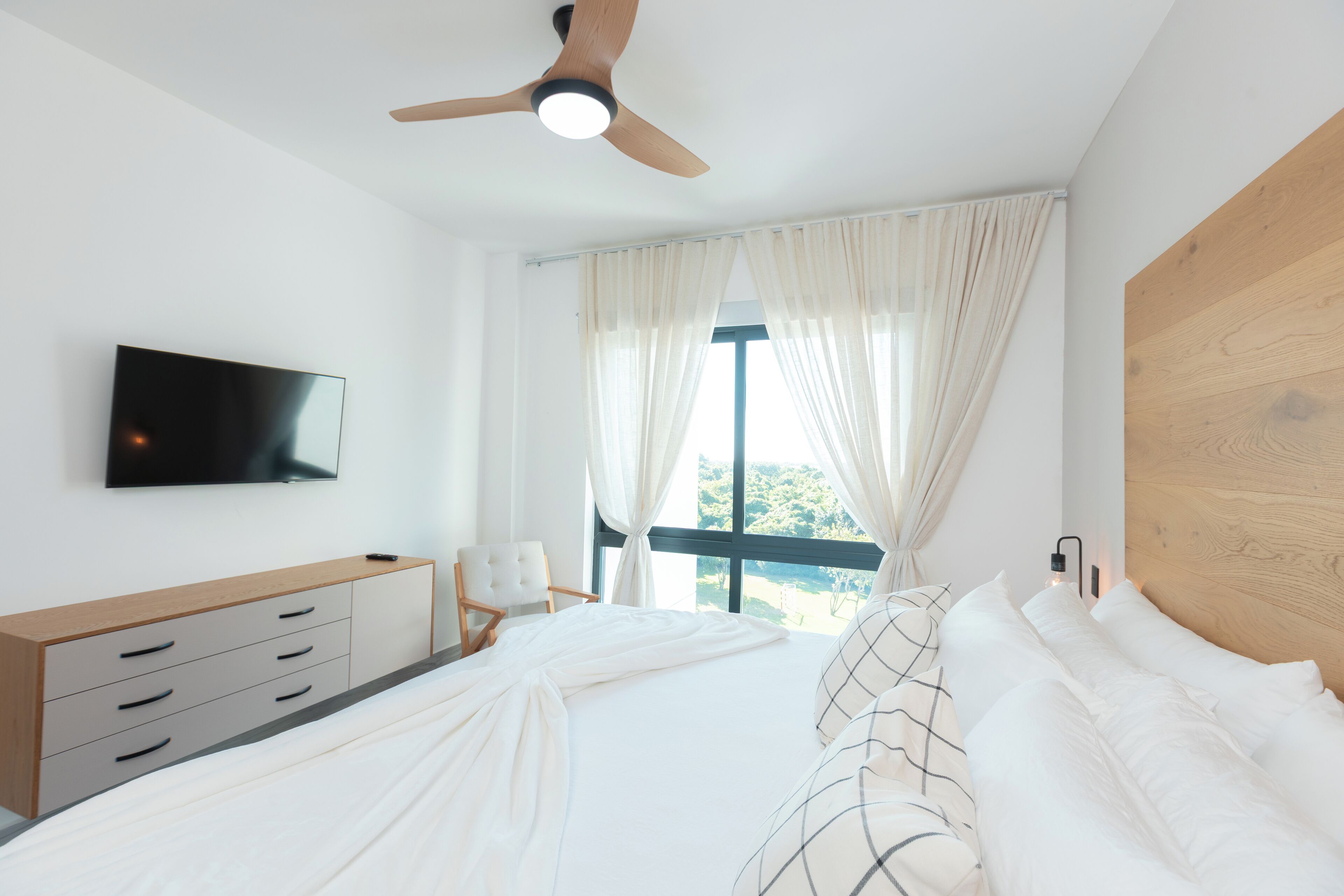 3 chambres, fer et planche à repasser, Wi-Fi, draps fournis