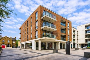 Exterior - Stylish 1-Bed Apartment in Clapham Old-Town SW4 (London)
