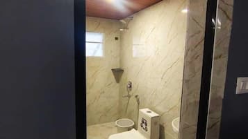 Ducha, artículos de tocador gratuitos, toallas, jabón