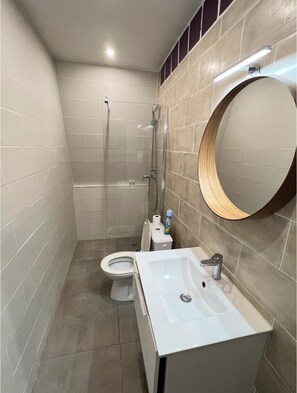 Shower, hair dryer, towels, soap - Large house ideal for groups or families! 13 people near Lille (Ronchin)